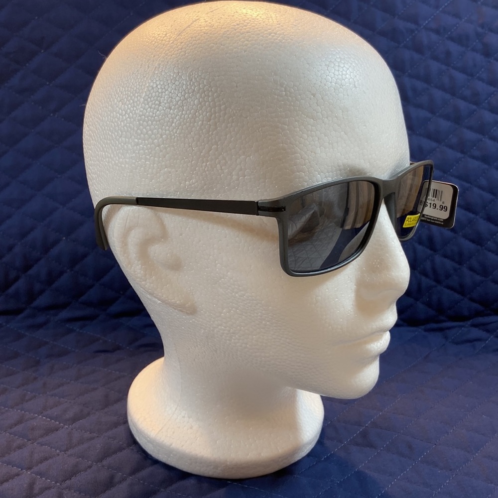 Foster Grant Max Block 100% UVA-UVB Polarized - Picture 2 of 15